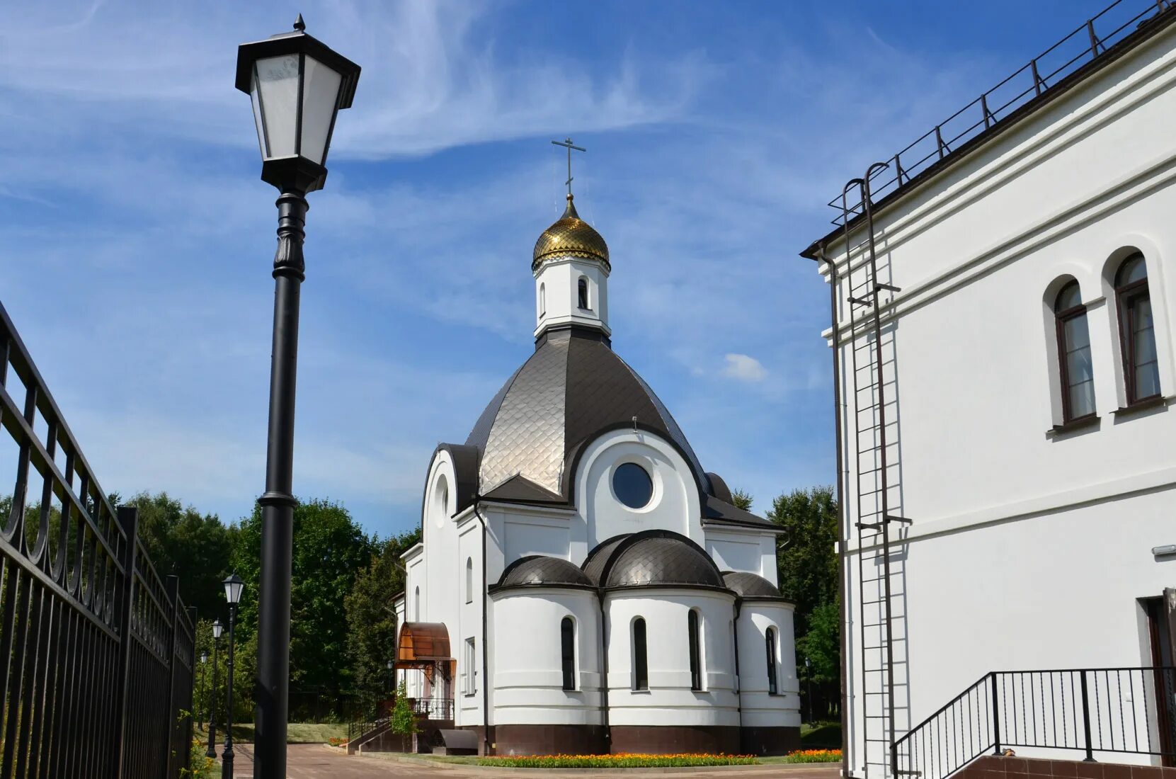 церковь святого равноапостольного князя владимира перово. часовня георгия победоносца новокузнецк. церковь на чертановской улице. улицы в честь святых. храм в честь святых жен-мироносиц калуга.