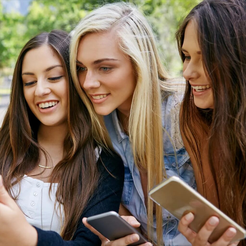 Use your friends. Европеец подросток. Подросток и соцсети картинки. Обменяюсь фотографиями с девушкой. Интересные приложения для общения подростков.