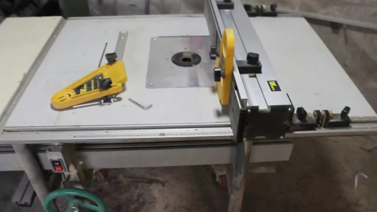 Стол пила фрезер. Складной пильно фрезерный стол folding table saw and router. стол для фрезера и циркулярки. распиловочный стол для ручной циркулярной пилы dеwalt 575. распиловочный станок с фрезером.