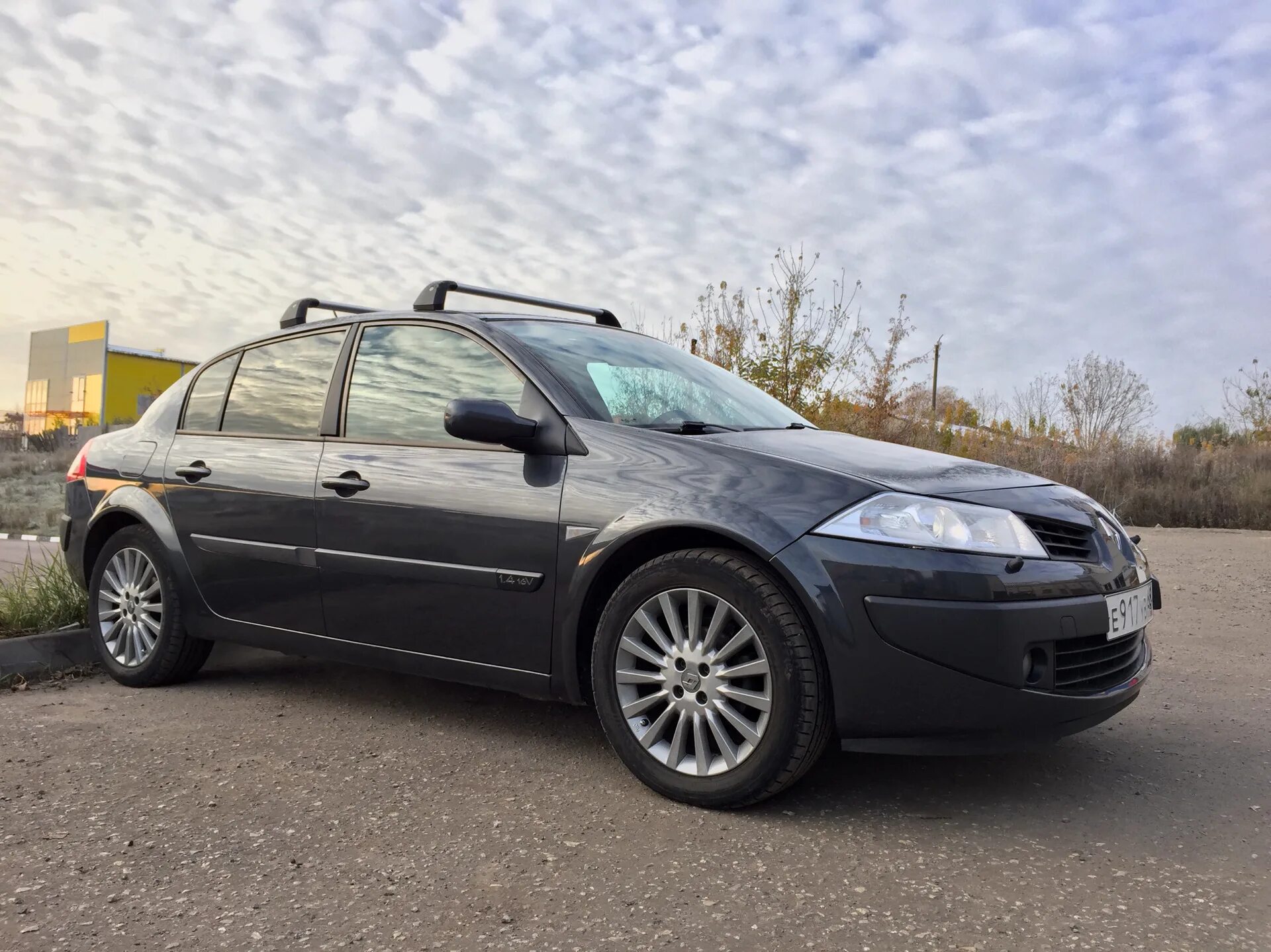 Megane диски. Рено Меган 2 на р17. Рено Меган 2 на 16 дисках. Рено Меган 2 r17. Меган 2 на 17 дисках.