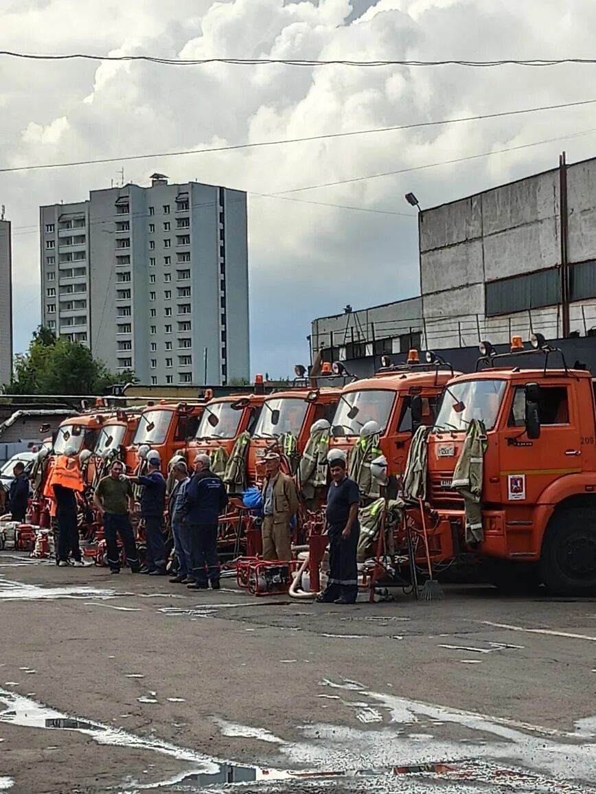 Смотр поливомоечной техники СВАО. Строев МЧС СВАО. ВАО Москва пожар. Пожар в Москве сегодня в СВАО.