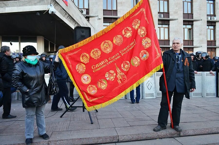 Ога это. Штурм Донецкой ОГА. Захват Донецкой обладминистрации. Захват Донецкой ОГА. Штурм Донецкой ОГА 2014.