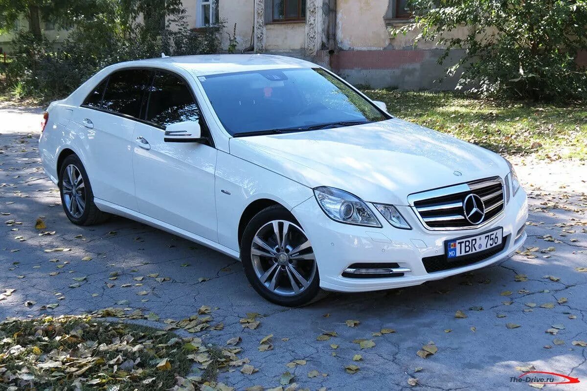 Куплю мерседес 2011. Мерседес e200 w212. Mercedes e212 2011. Мерседес Бенц е200 w212. Мерседес e200 212.