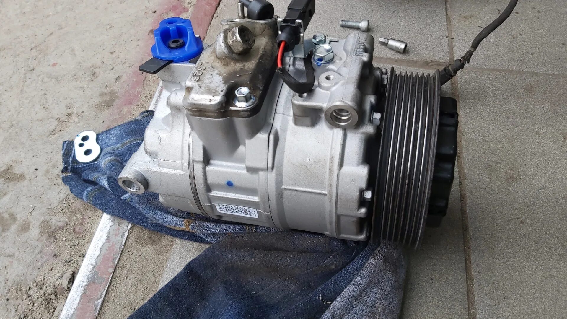 Замена компрессора кондиционера порше кайен 4. Муфта компрессора кондиционера порше кайен ремкомплект. Кондиционер porsche. 5. Кондиционер порше кайен.