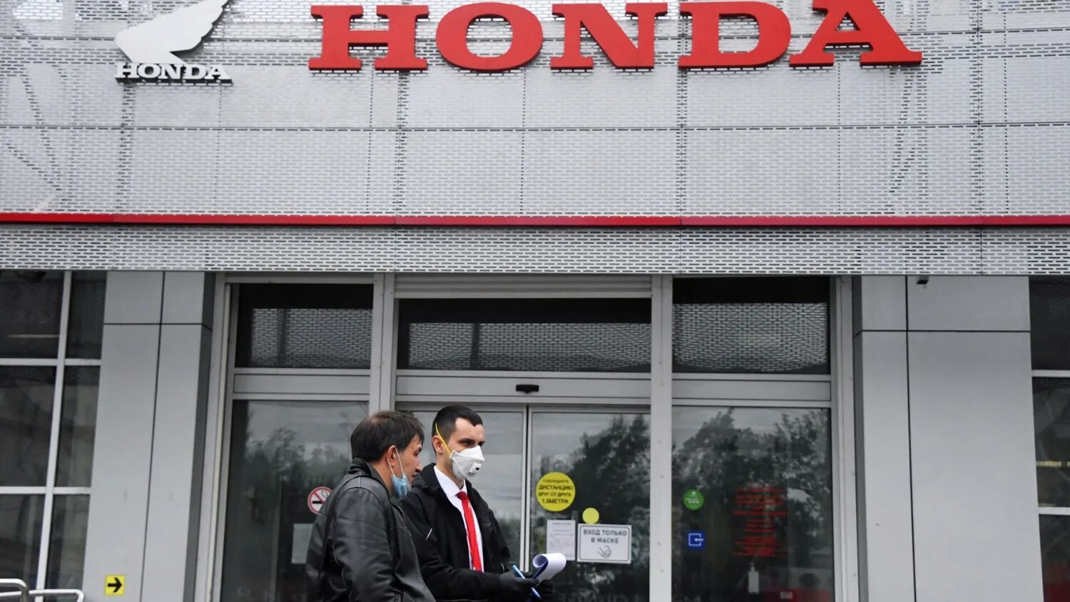 Honda открылась. Японский концерн honda открылся. хонда открыла дилерский центр в санкт-петербурге. honda москва офис.