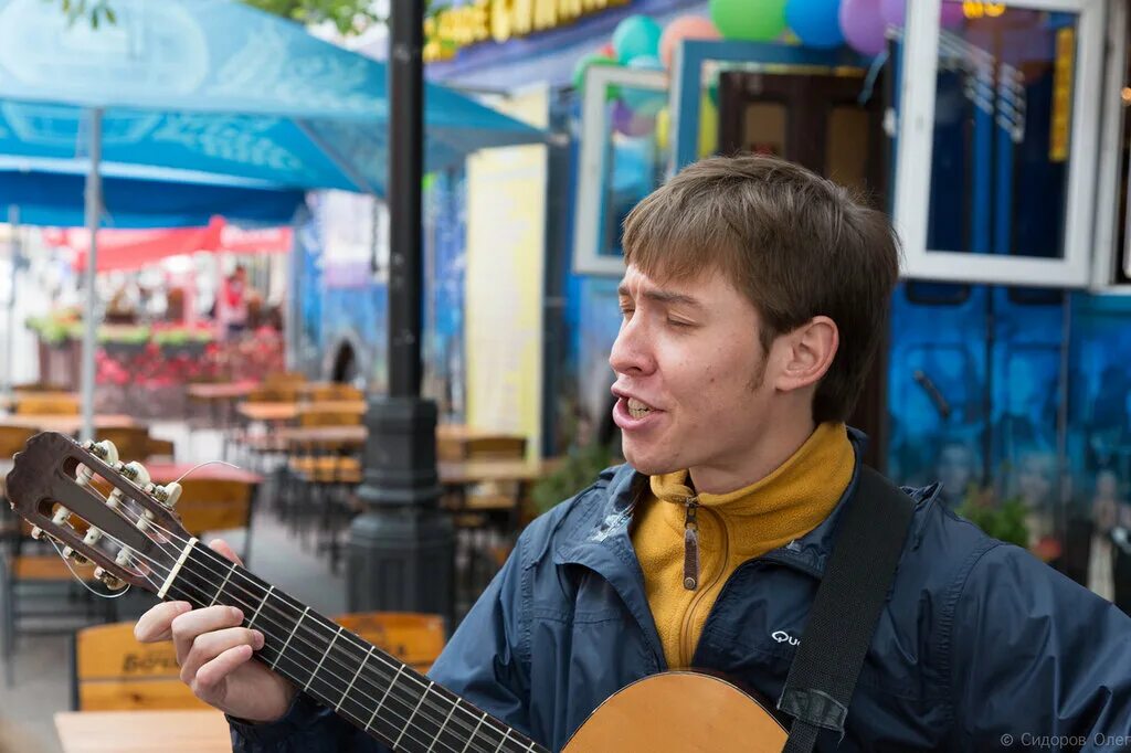 По арбату ты идешь слушать. По арбату ты идешь слушать