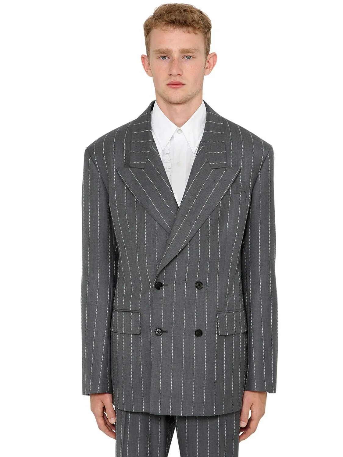Классический костюм в полоску. Двубортный пиджак Баленсиага. Marks& Spencer двубортный мужской пиджак. Серый двубортный пиджак мужской. Мужской пиджак двух бортный.