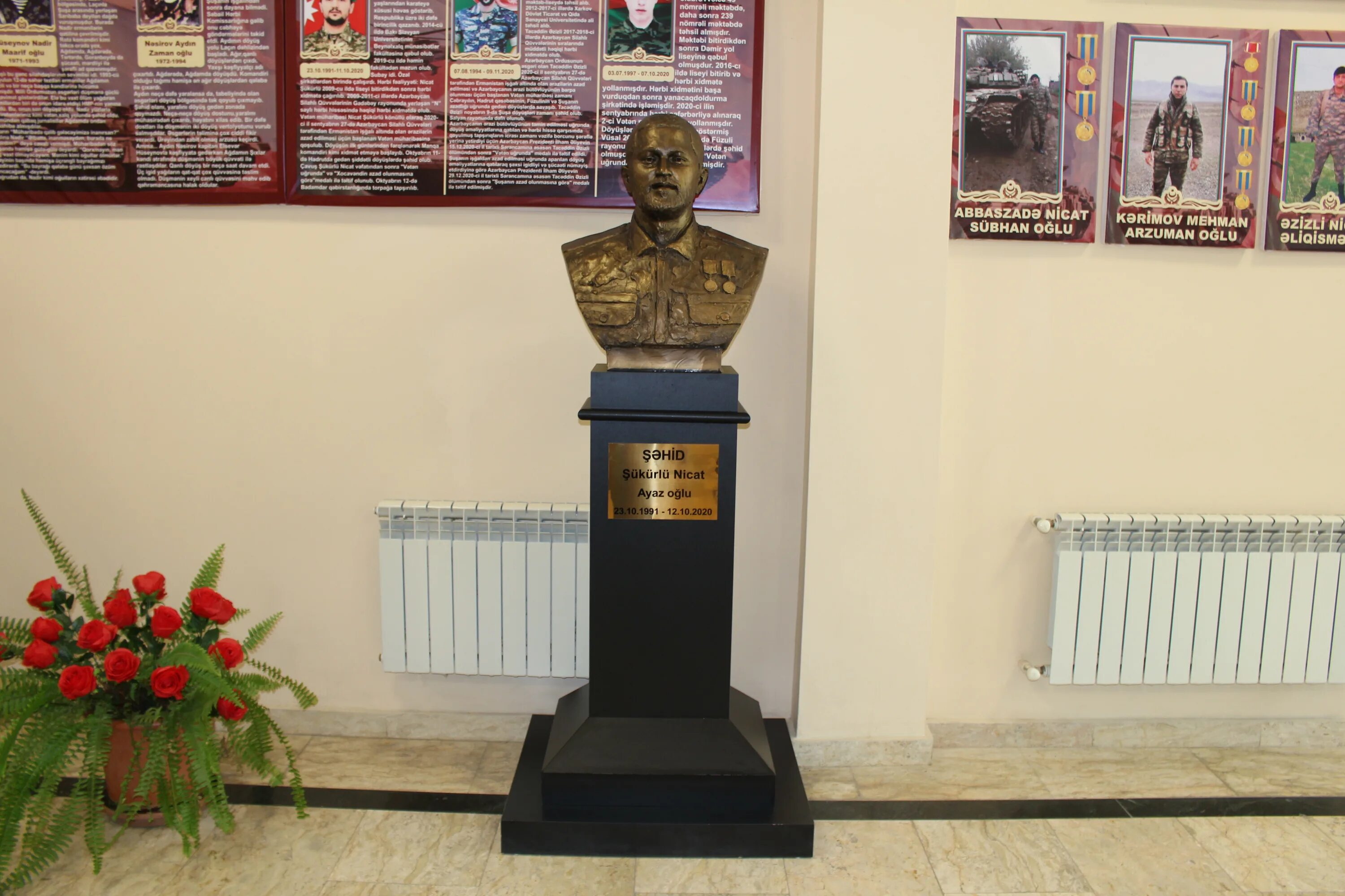 Установлен бюст. В лицее №1 г. апшеронска установлен бюст.