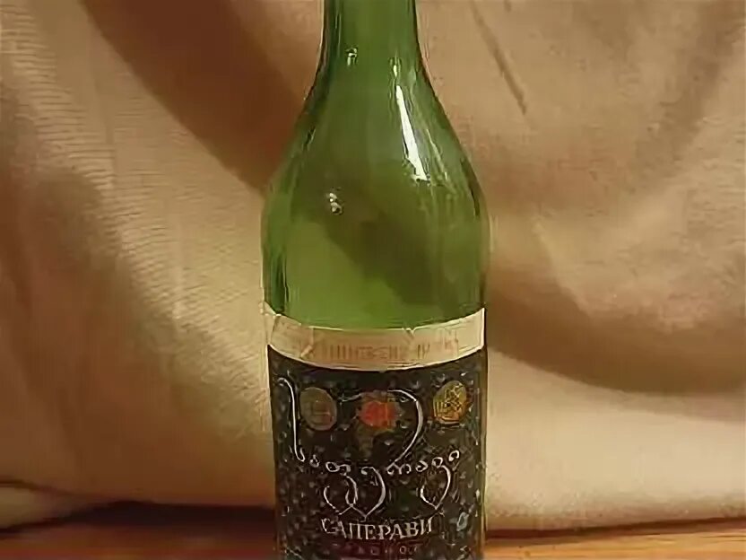 Мое сердце замерло. Мемы про вино. Хрюшка с вином. Фразы про винишко. Человек идет на винограднике.