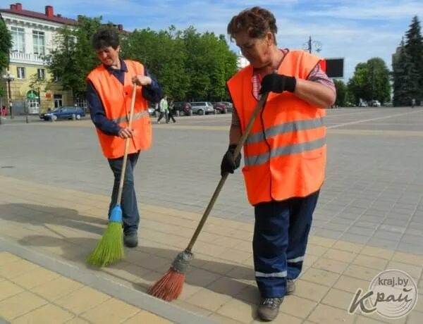 Работа в москве от прямых работодателей дворник. Уборщик дворник. Костюм дворника. Элитный дворник. Современный дворник.