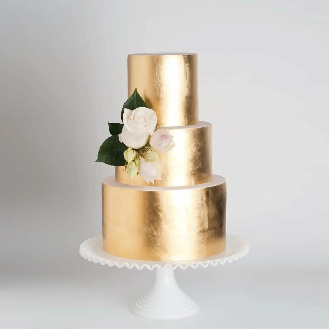 Тортабелла. Золотой торт. Свадебный торт!. Свадебный торт с золотым декором. Свадебный торт бело золотых тонах.