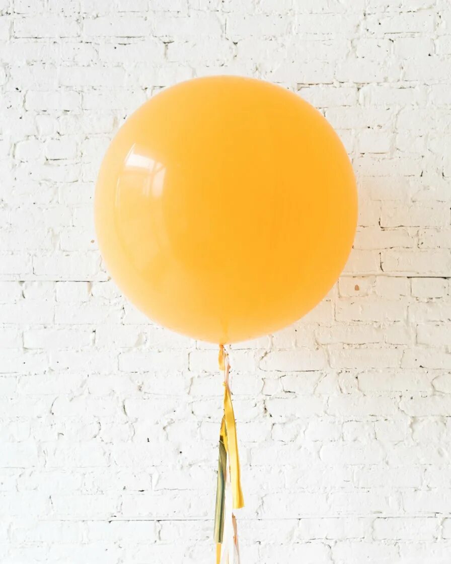 На оранжевом шаре. Оранжевый шар. Оранжевые воздушные шары. Оранжевый шар большой. Большой оранжевый воздушный шар.