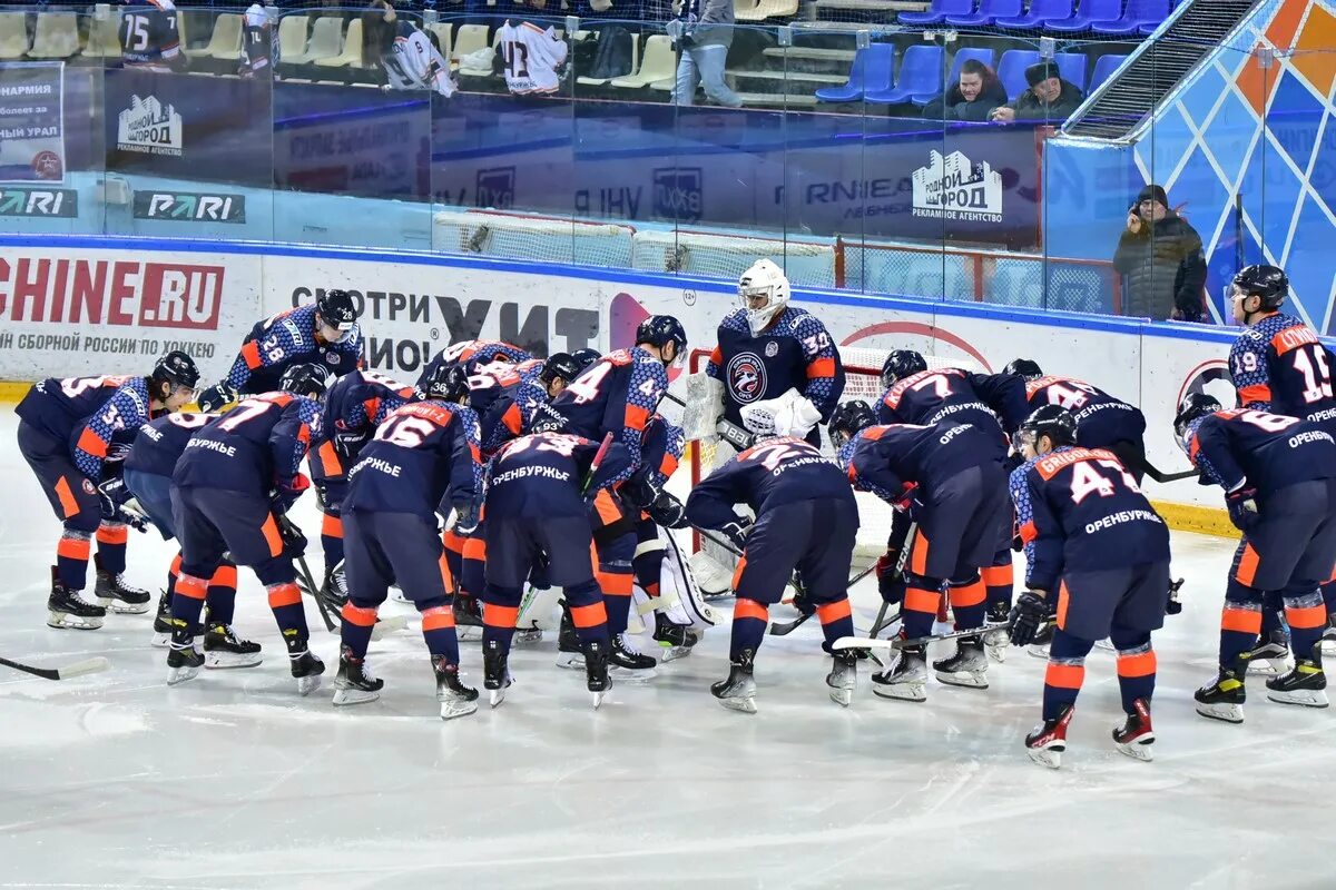 популярные хоккейные команды. вчерашний матч хоккей реактор чайка видео. хк южный урал орск 2009. южный урал вхл форма. южный урал орск.
