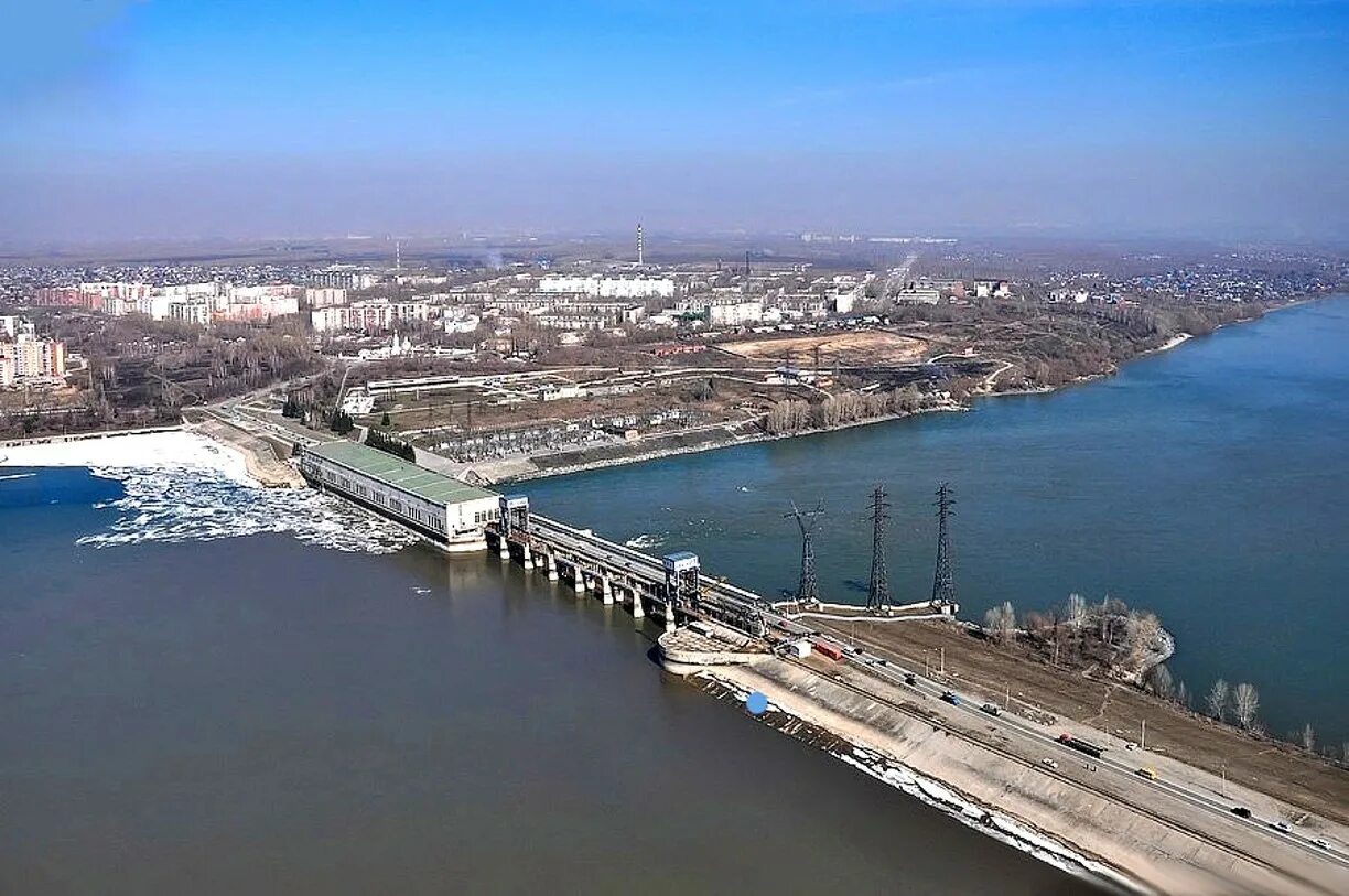 Обь водохранилище. Плотина ГЭС Новосибирск. Водохранилище Новосибирской ГЭС. Дамба ОБЬГЭС Новосибирск. Новосибирская ГЭС на реке Обь.