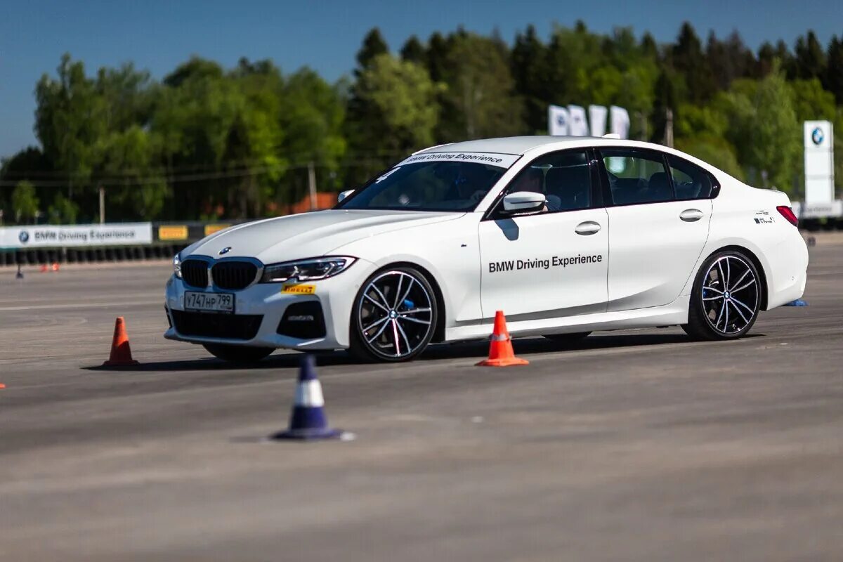 M drive bmw. Вождение BMW. BMW Driving experience. BMW Drive experience.