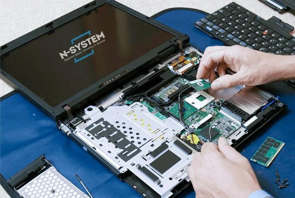 Ремонт ноутбука. Сборка компьютера. Починка ноутбуков. Картинка компьютер завис. Ремонт ноутбука.