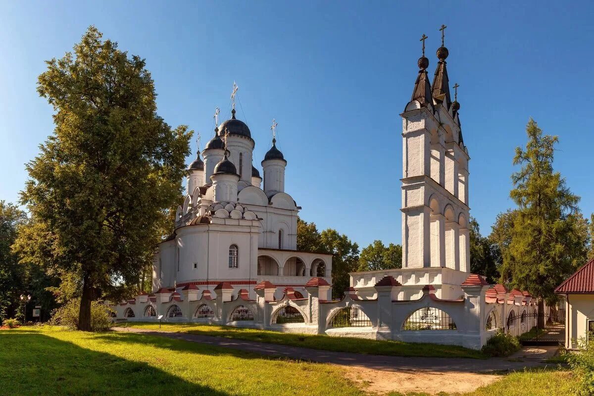 Усадьба голицыно большие вяземы. Церковь одинцовский район. Усадьба вяземы храм. Вязёмы одинцовский район усадьба. Одинцовский большие вяземы.