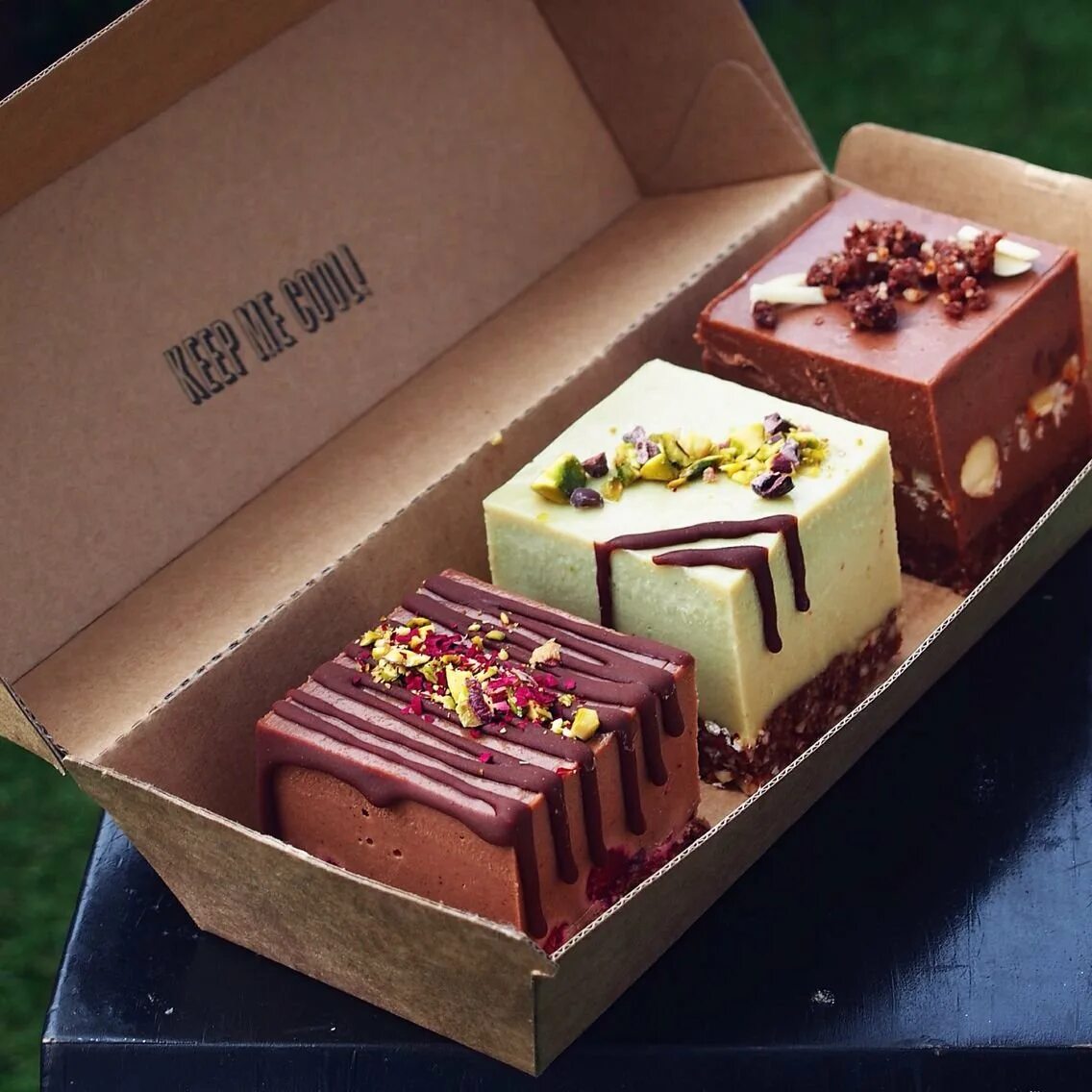 Тортики маленькие в коробке. Как называется маленький торт в коробочке. Бенто торт с надписью. Как называется маленький торт в коробочке. Как называется маленький торт в коробочке.