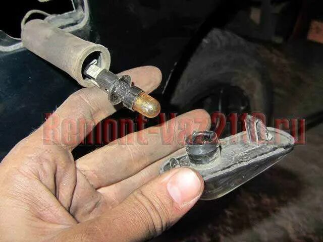 Патрон цоколь поворотника марк 2 90. Лампа поворотника 2110. Лампочка поворотника ваз 2110. Лампа поворотника 2110. Светодиодные поворотники на ваз 2110.
