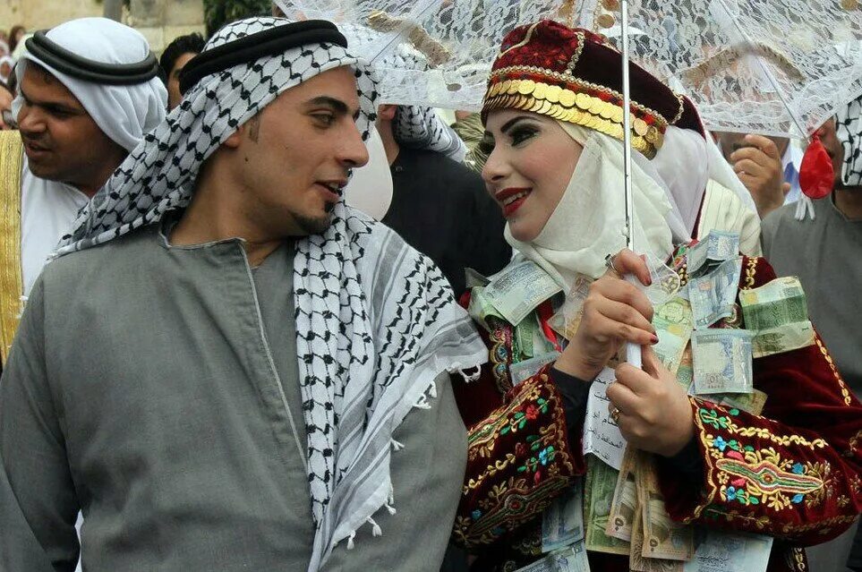 Праздники арабов. Культура курдов. Сирийская Национальная одежда. Национальная одежда сирийцев. Национальный костюм арабов.