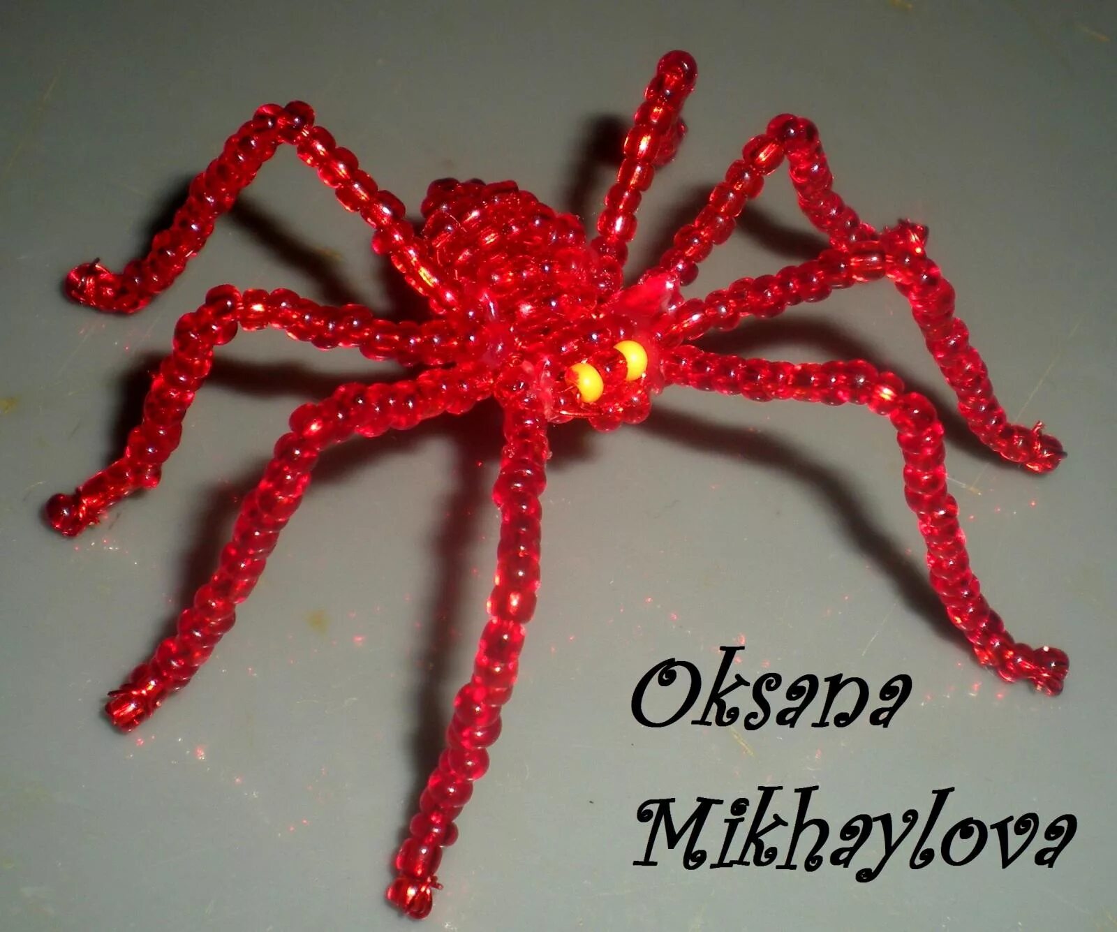 Паук из бисера. Паук из бисера и бусин схема. Плетение паука из бисера. Схема плетения паука из бисера и стекляруса. Паук из бисера схема.