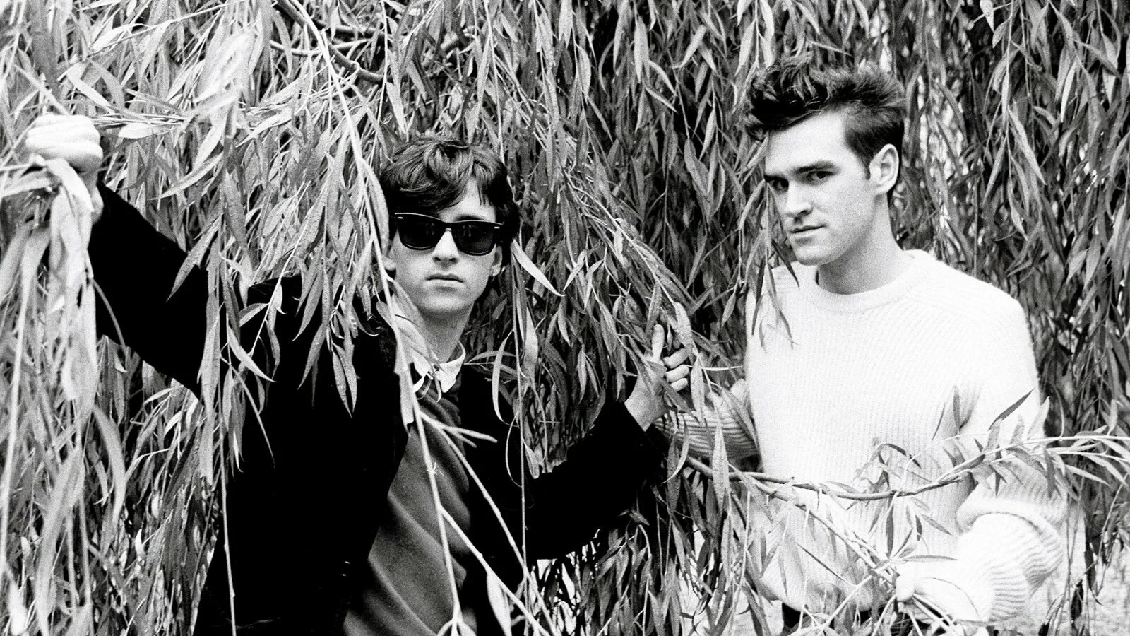 The smiths вокалист. The smiths 1984. The smiths песни. The smiths вокалист. The smiths обложки.