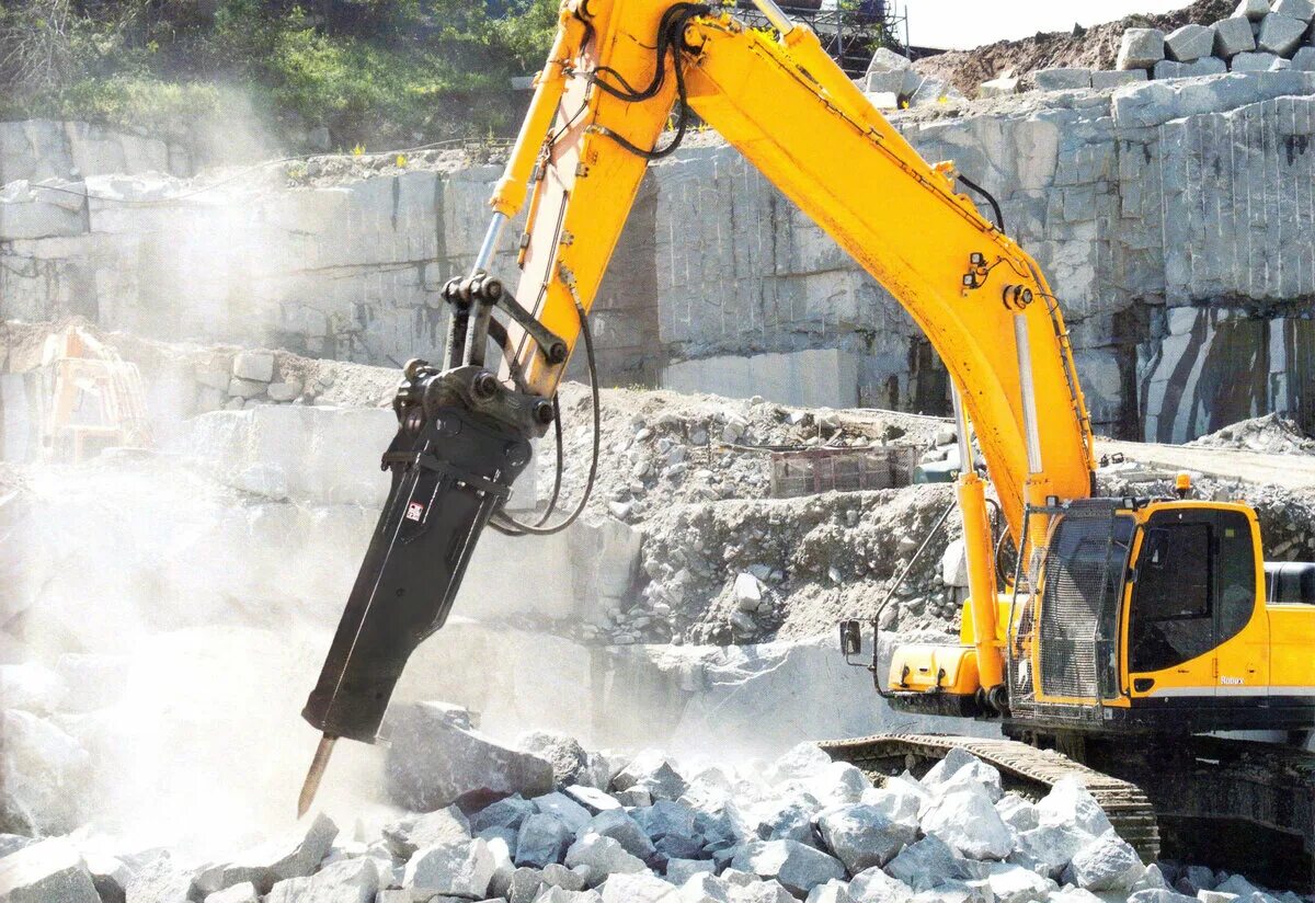 Doosan dx300lca гидромолот. Экскаватор Doosan 210 с гидромолотом. Хендай 320 гидромолот. ПП 210 экскаватор гидромолот. Аренда гусеничного экскаватора с гидромолотом