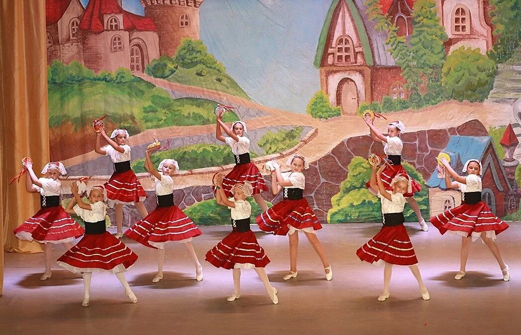 Тарантелла танец картины. Тарантелла танец для детей. Тарантелла танец для детей. Тарантелла прокофьева. Тарантелла итальянский народный танец.