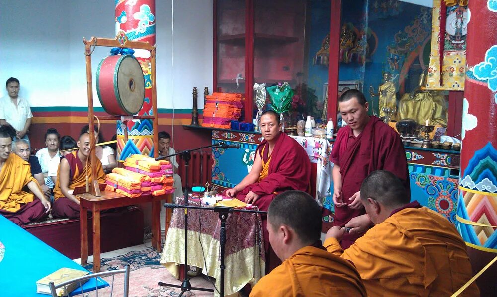 статуя будды в республике тыва. буддийский храм цеченлинг город кызыл. тыва шаманы буддисты. храм цеченлинг тыва. буддизм в тыве.