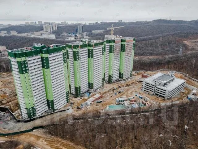 Жк изумрудный владивосток. ЖК изумруд Владивосток. Снеговая Падь ЖК изумрудный. Яблоневая 73б Владивосток.