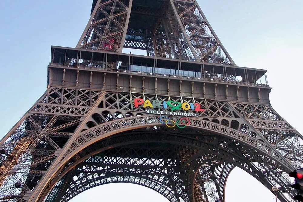 Эйфелева башня 2024. Г. Эйфелева башня (париж), арх. Эйфелева башня 2024. Покраска эйфелевой башни 1932.