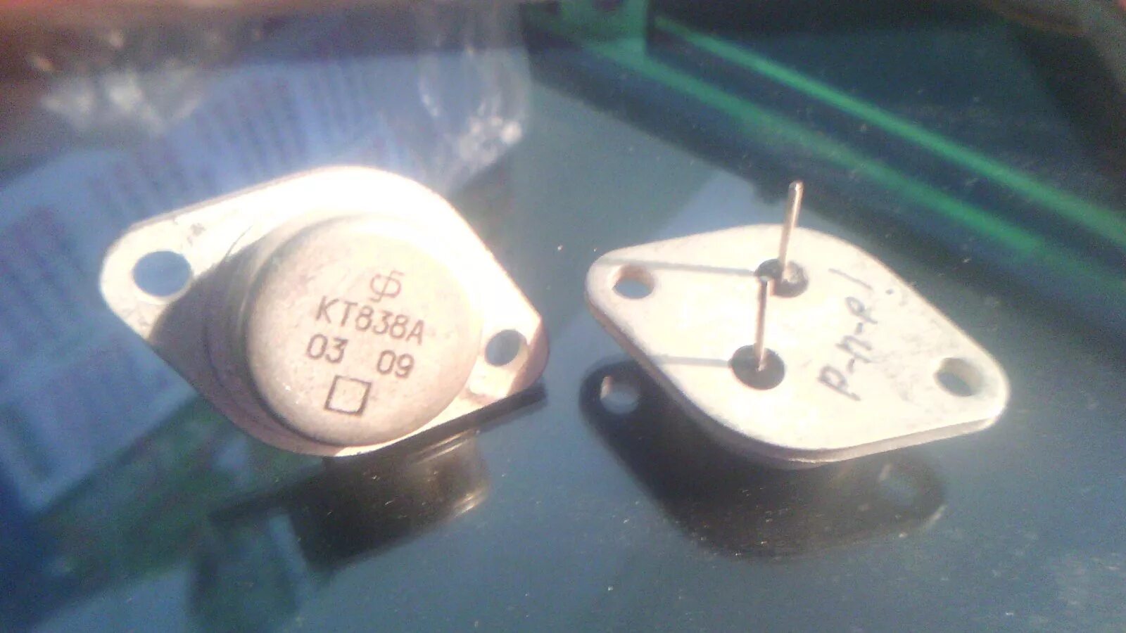 Транзистор кт 846 в. Транзистор кт 825. Кт838а содержание драгметаллов. Кт838а. Транзистор кт838а.