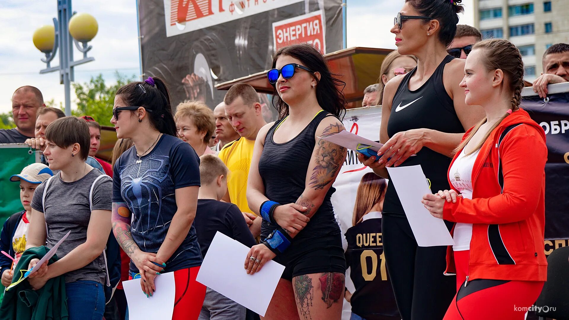 томас тухель с женой. их пожинает победитель 5. рэмпейдж клэр. гончаренко не пожал руку тедеско. их пожинает победитель 5.