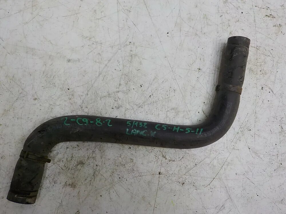 1310a204 шланг mitsubishi. Патрубка на мицубиси лансер 10 верхний. Патрубки радиатора паджеро 2. Патрубки митсубиси. Паджеро 4 3,2 дизель патрубок охлаждения.