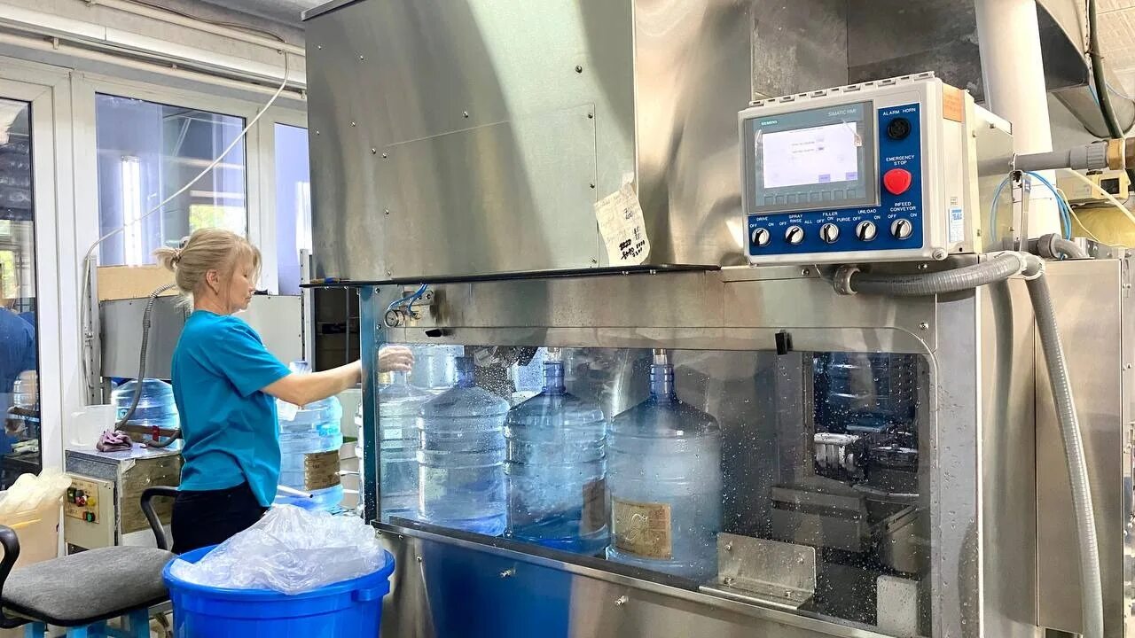 Выпускать воду. Выпускать воду. Выпускать воду. Zavod дио. Как производят питьевую воду.