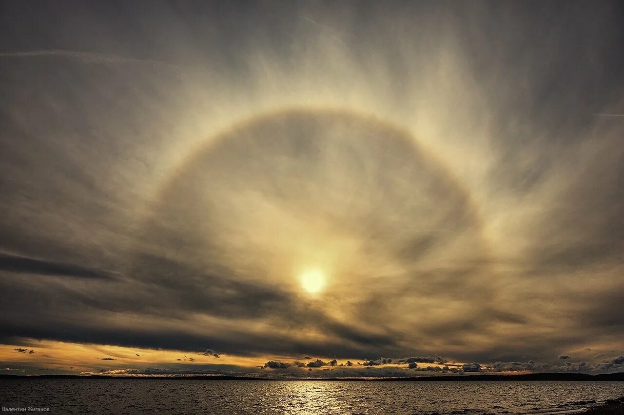 закат солнца. паргелий (ложное солнце, три солнца). гало солнце. закат солнца. восход солнца явление природы.