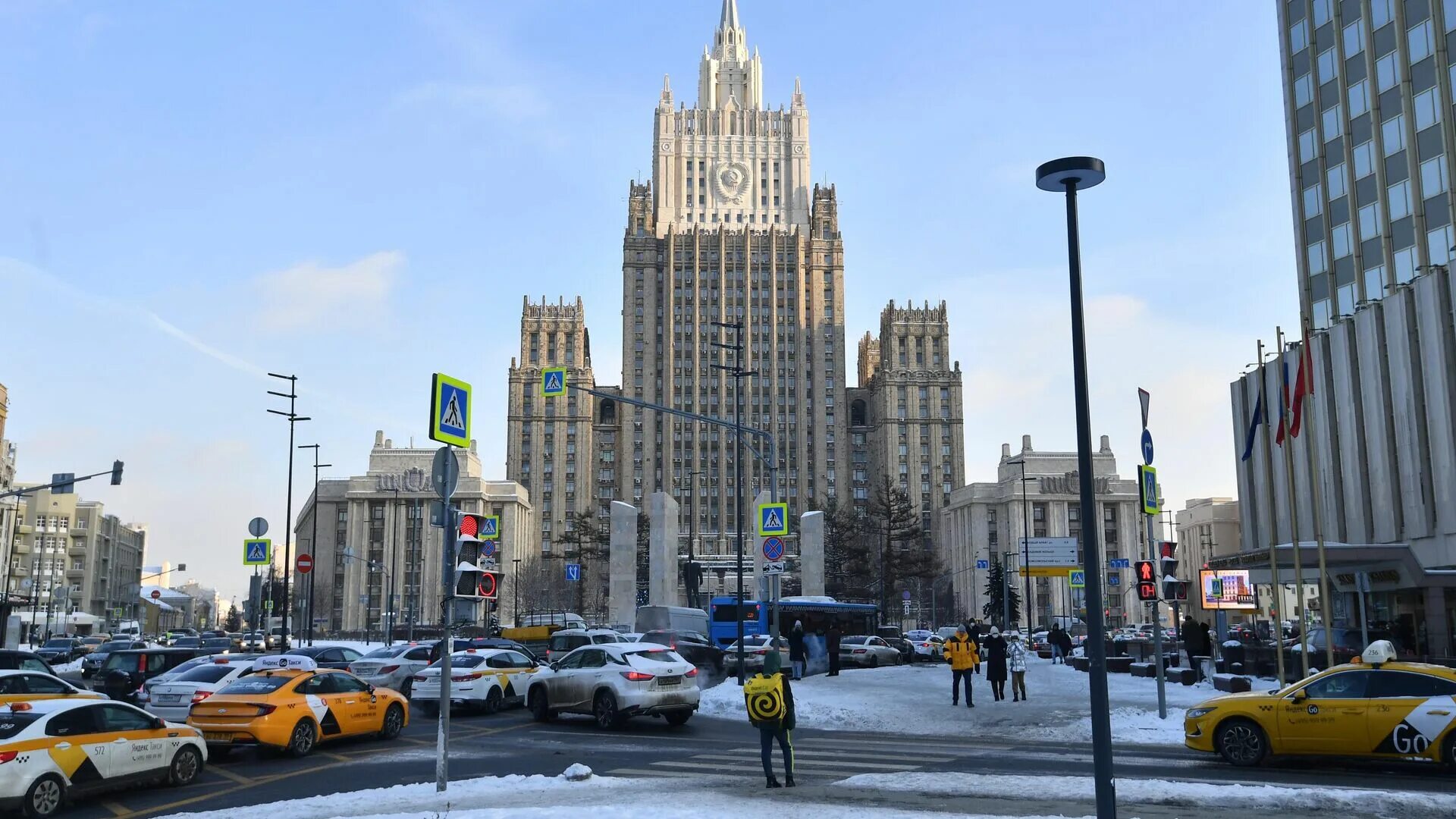 Министр иностранных дел великобритании лиз трасс. Мид назвал. Мид рф здание. Здание мид в москве. Глава мид британии лиз трасс.