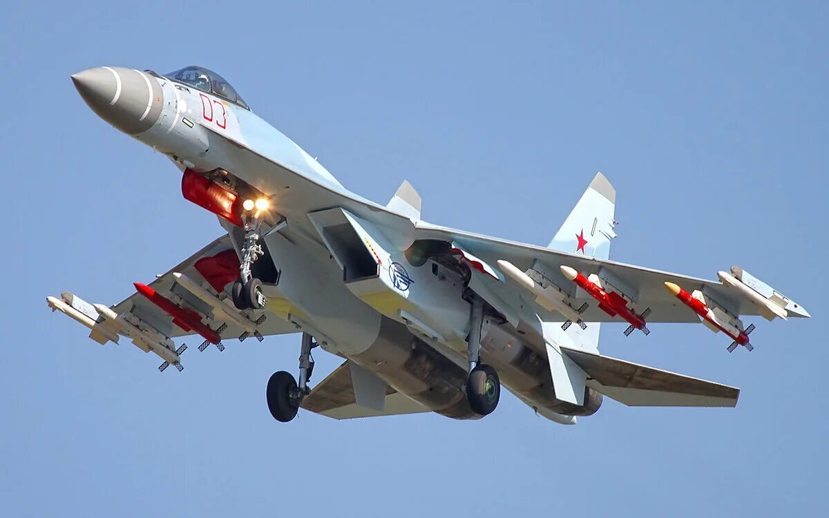 Су 35 с подвесами. Су-35 р77. Су-35 с р-37м. Су-35 ракеты р-77.
