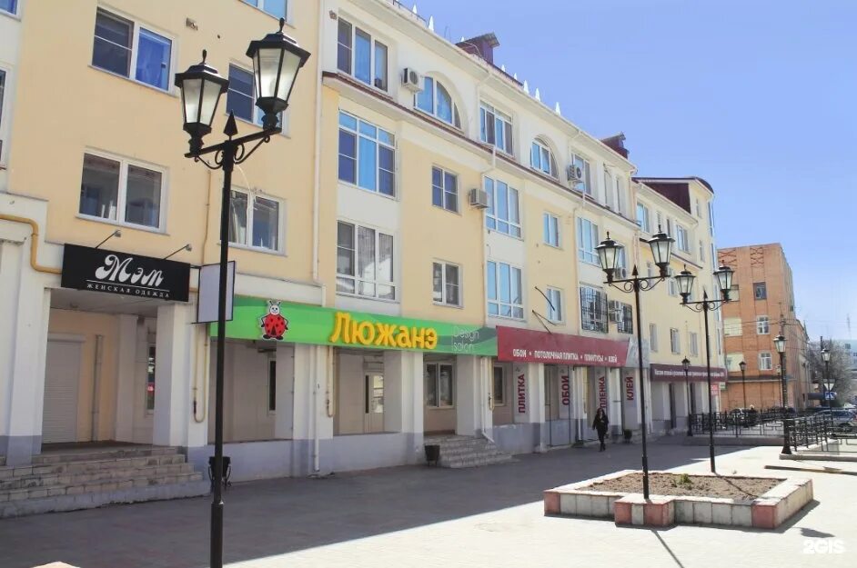 прием старых шин. вторсырье собиратор. макулатура спасает дерево. старые вещи. сдай макулатуру спаси дерево картинки.