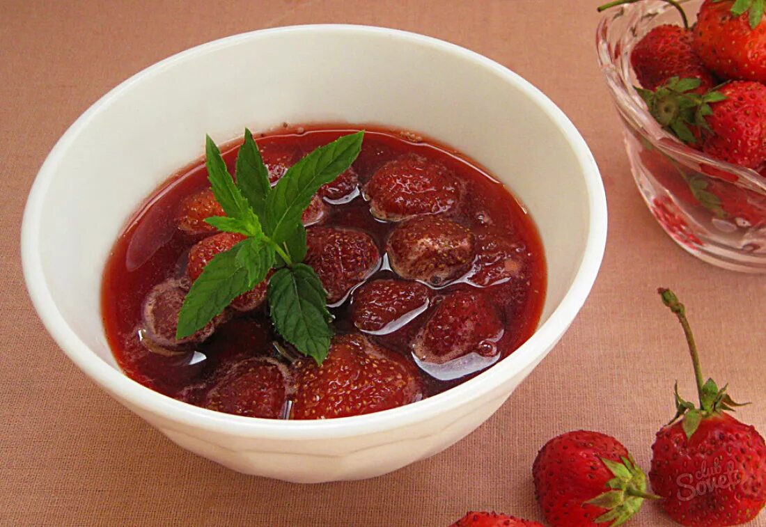 Рецепт вкусного варенья из виктории. Варенье из клубники. варенье из виктории. пятиминутка из клубники на зиму. варенье из полевой клубники.