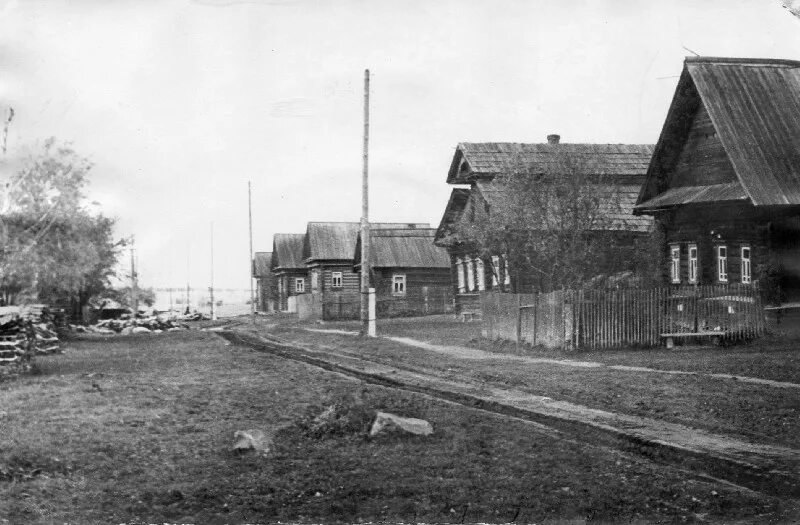 Деревня Волоколам Ковернинский район. Сибирь бараки 1950. Деревня Лукино Новгородской области в 1940. Горьковская область Ковернинский район деревни.