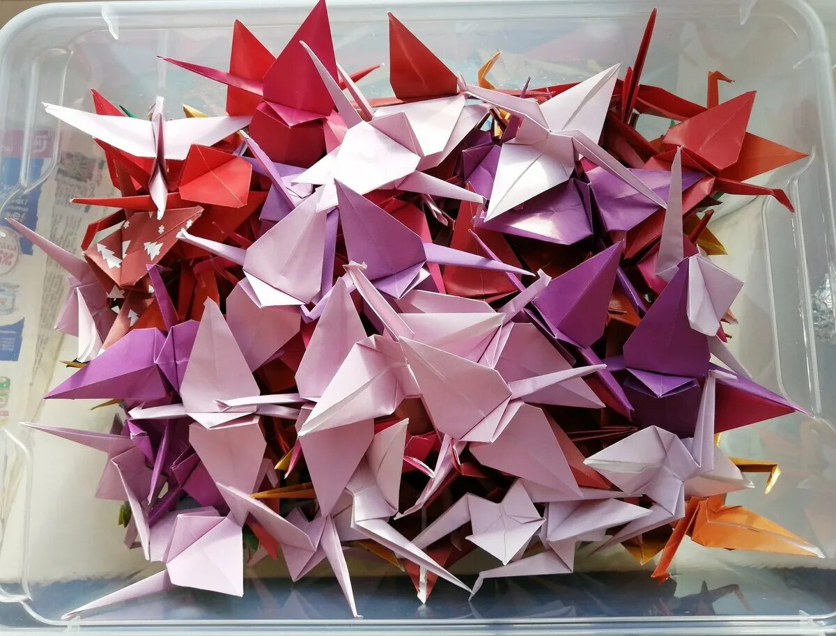 Журавль цуру оригами. Абстрактный фон оригами. Оригами. Фон для презентации оригами. Тема бумажных.