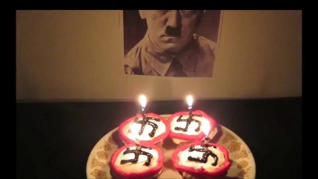 Др гитлера 21. Торт на день рождение Гитлера. День рождения Гитлера 20. День рождения Гитлера открытки. С днем рождения от нацистов.