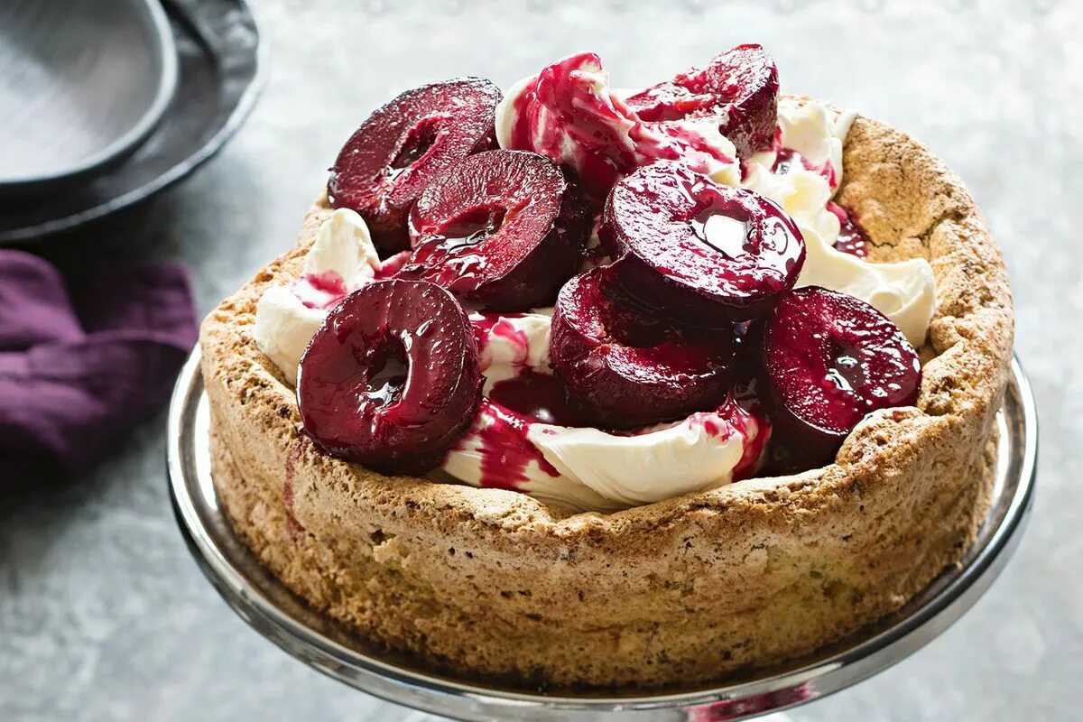 Торт с вишней и маскарпоне. Plum cake. блины с маскарпоне и вишней. сливы с маскарпоне пирог. large plum cake.