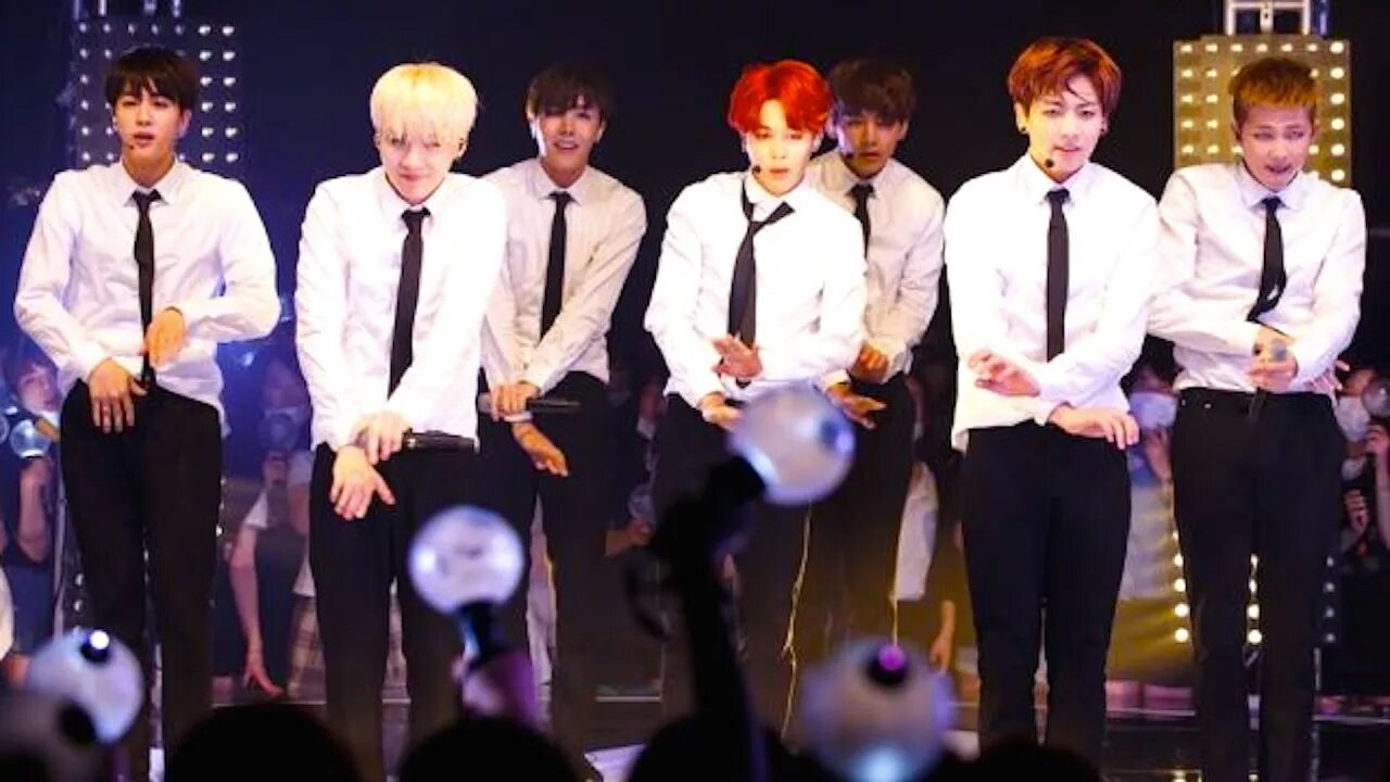 Фанатки бтс. Первые концерты бтс. Концерт бтс 2017. Бтс ptd concert. Bts dope jungkook.