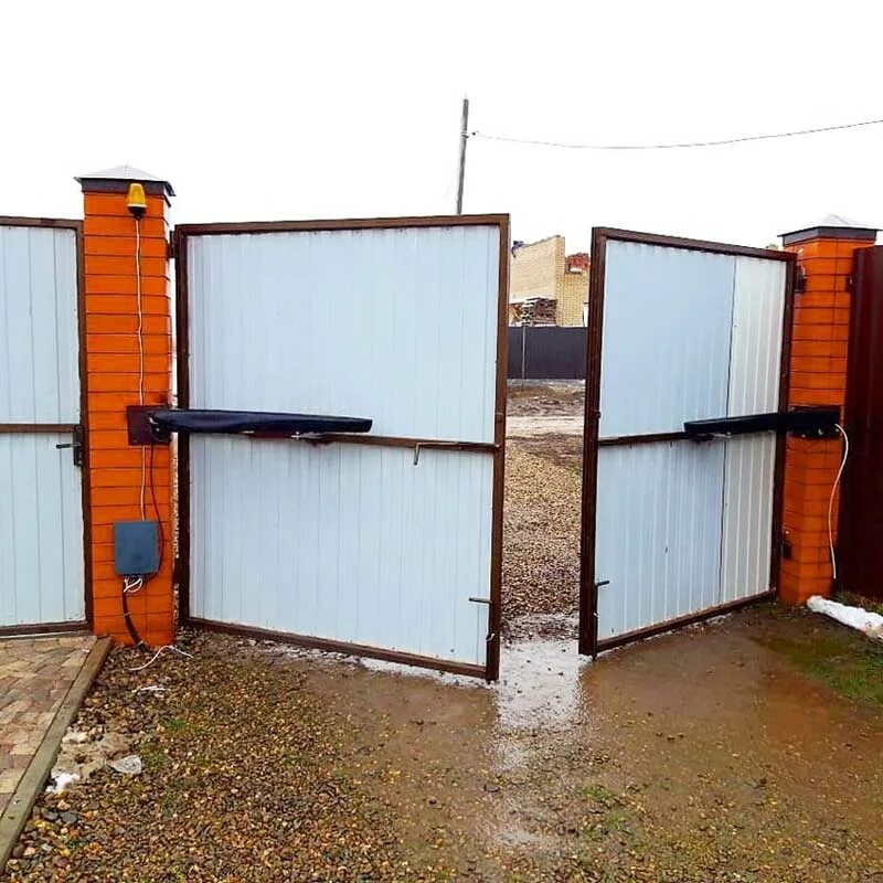 Распашные ворота с электроприводом под ключ. Распашные ворота наружу. Автоматические распашные ворота doorhan 5000. Распашные ворота с электроприводом под ключ. Откатные ворота comunello.