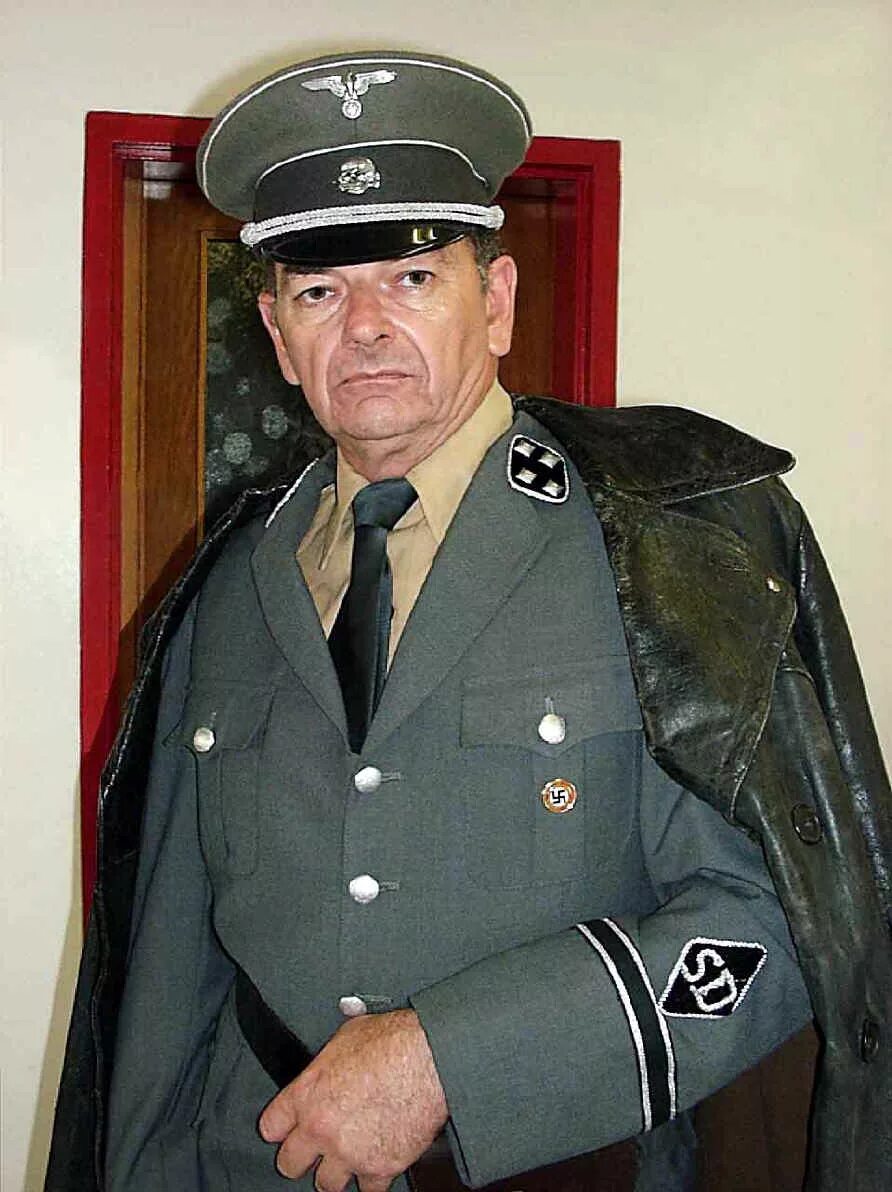 Офицер гестапо. Дед в немецкой форме. Форма офицера СД.