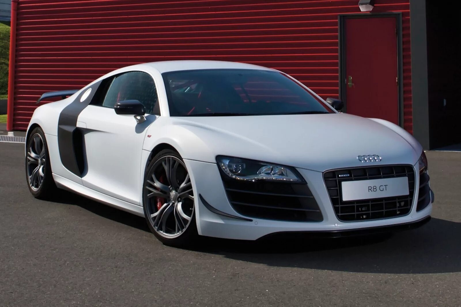 Купить ауди р8. Audi r8 2000. Ауди РХ 8. Audi r8 2012. Audi r8 II.