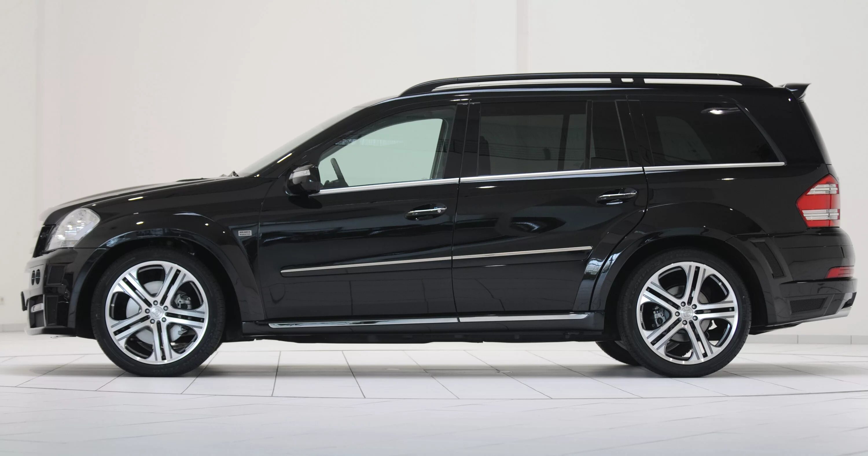 Диски gl 164. Mercedes-benz gl w164. mercedes gl x164. мерседес gl 164. mercedes gl 164 brabus.