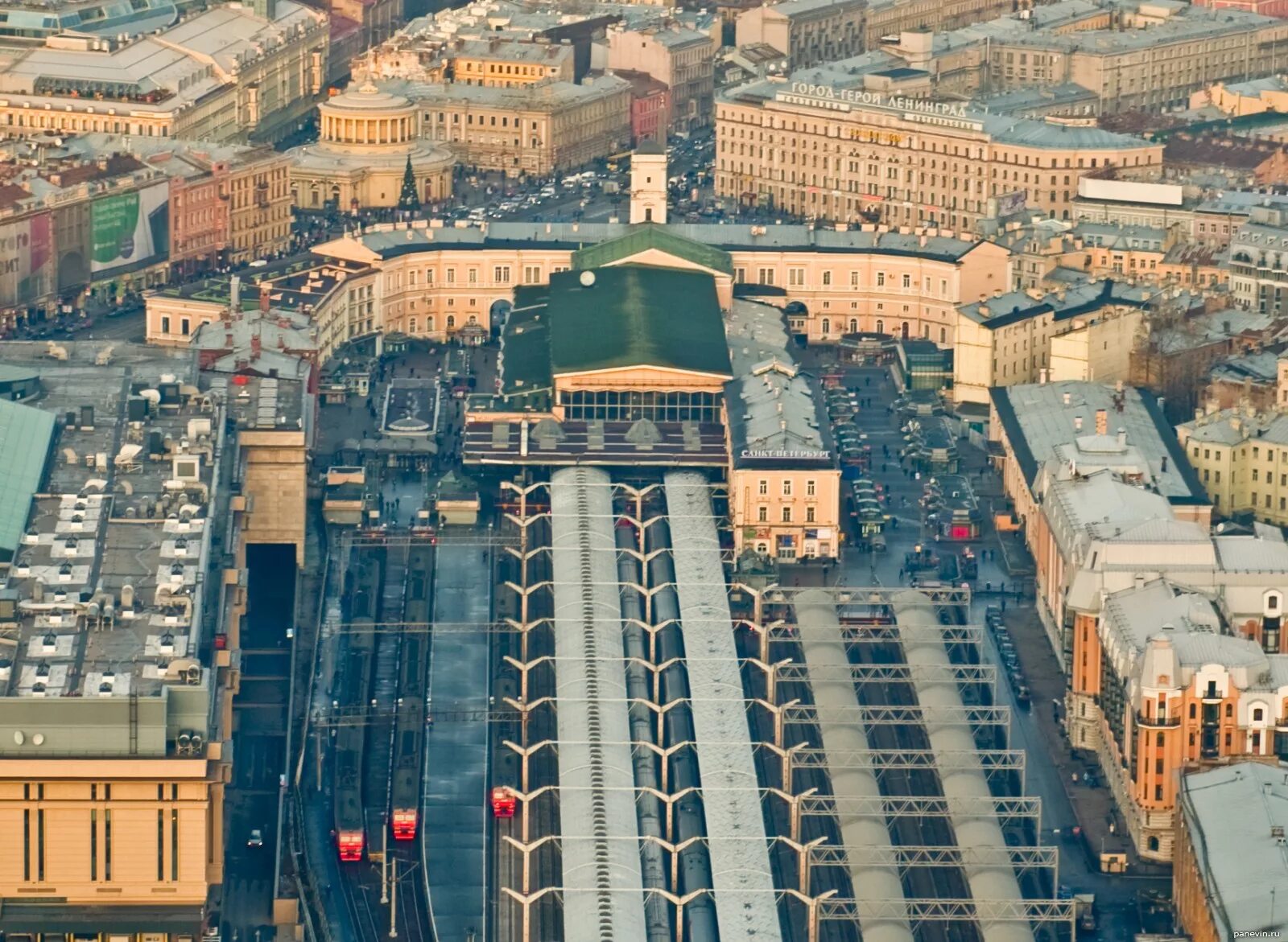 Московский вокзал спб где. Московский вокзал Санкт-Петербург. Московский вокзал Санкт ПТЕ. Санктербургмосковскийвокзал. Санкт-Петербург главный Московский вокзал.